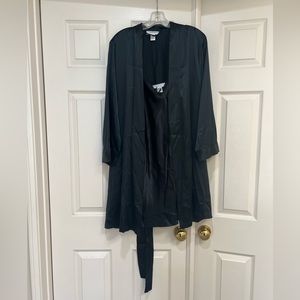 Morgan Taylor black robe set